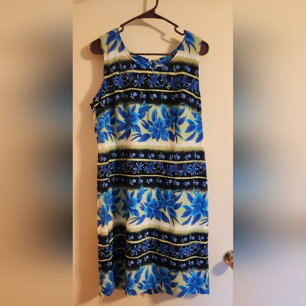 Blue, green, navy blue flowered dress. Large.